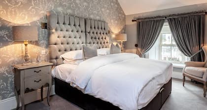 The Rooms at Cunningham's
