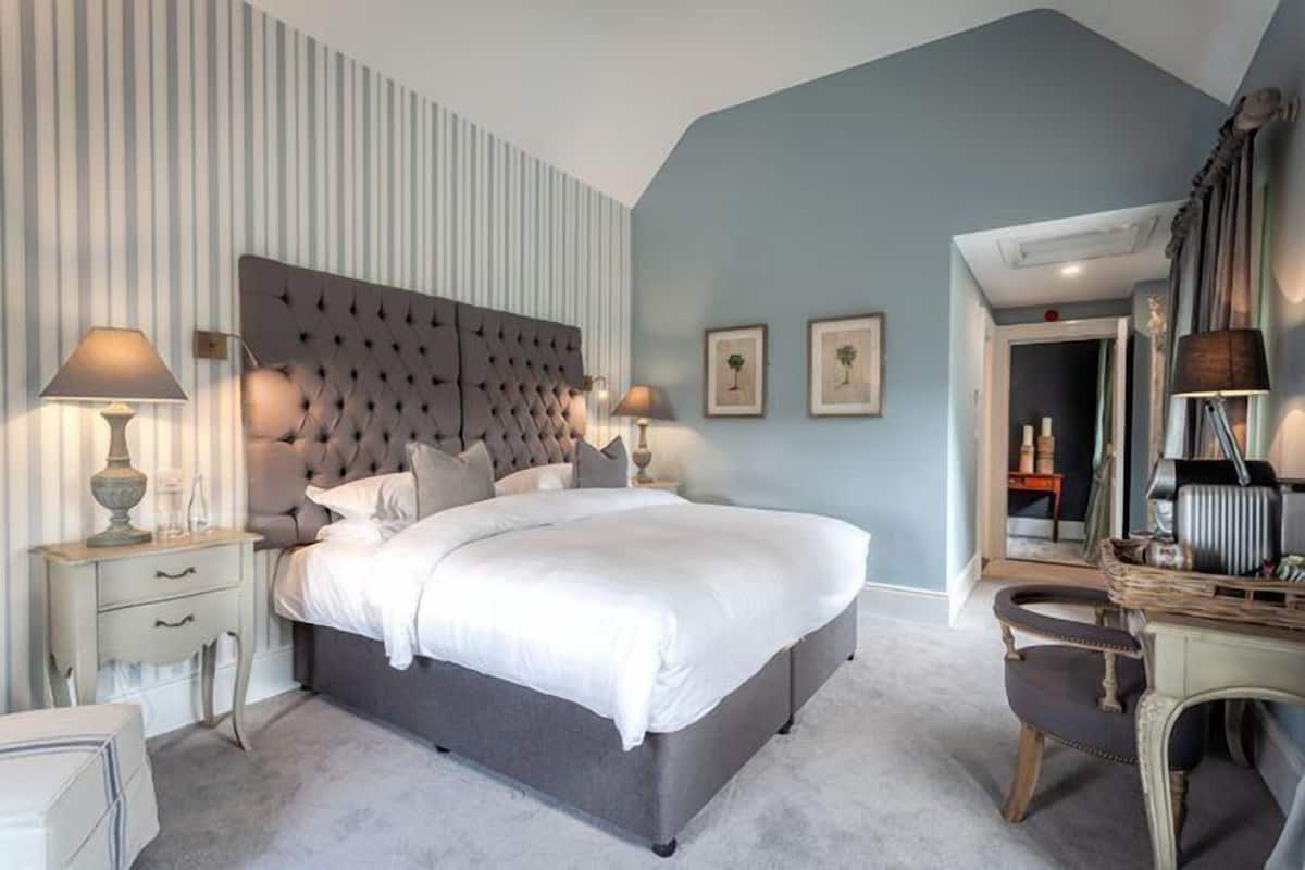 Deluxe Double or Twin Room | Iron/ironing board (on request), WiFi (free)