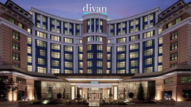 A modern hotel with a central entrance, multiple floors, and a prominent 'divan' sign. - Divan Ankara (Ankara)