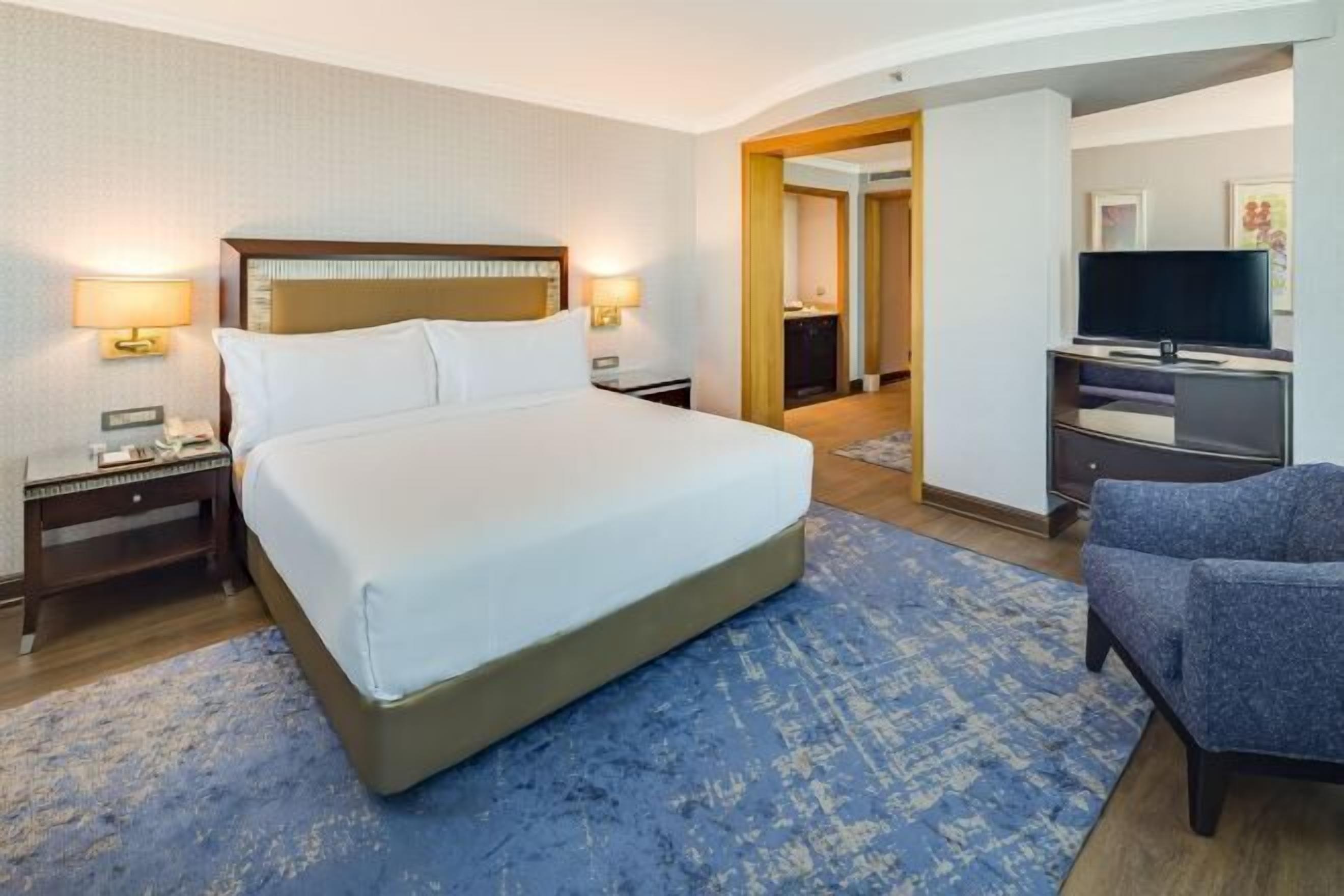 高級寢具、迷你吧、客房內保險箱、書桌