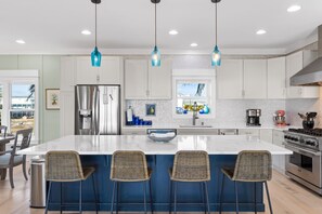 Unclassified image, 2 of 68, button