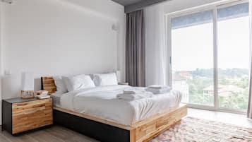 2 bedrooms, in-room safe, desk, laptop workspace