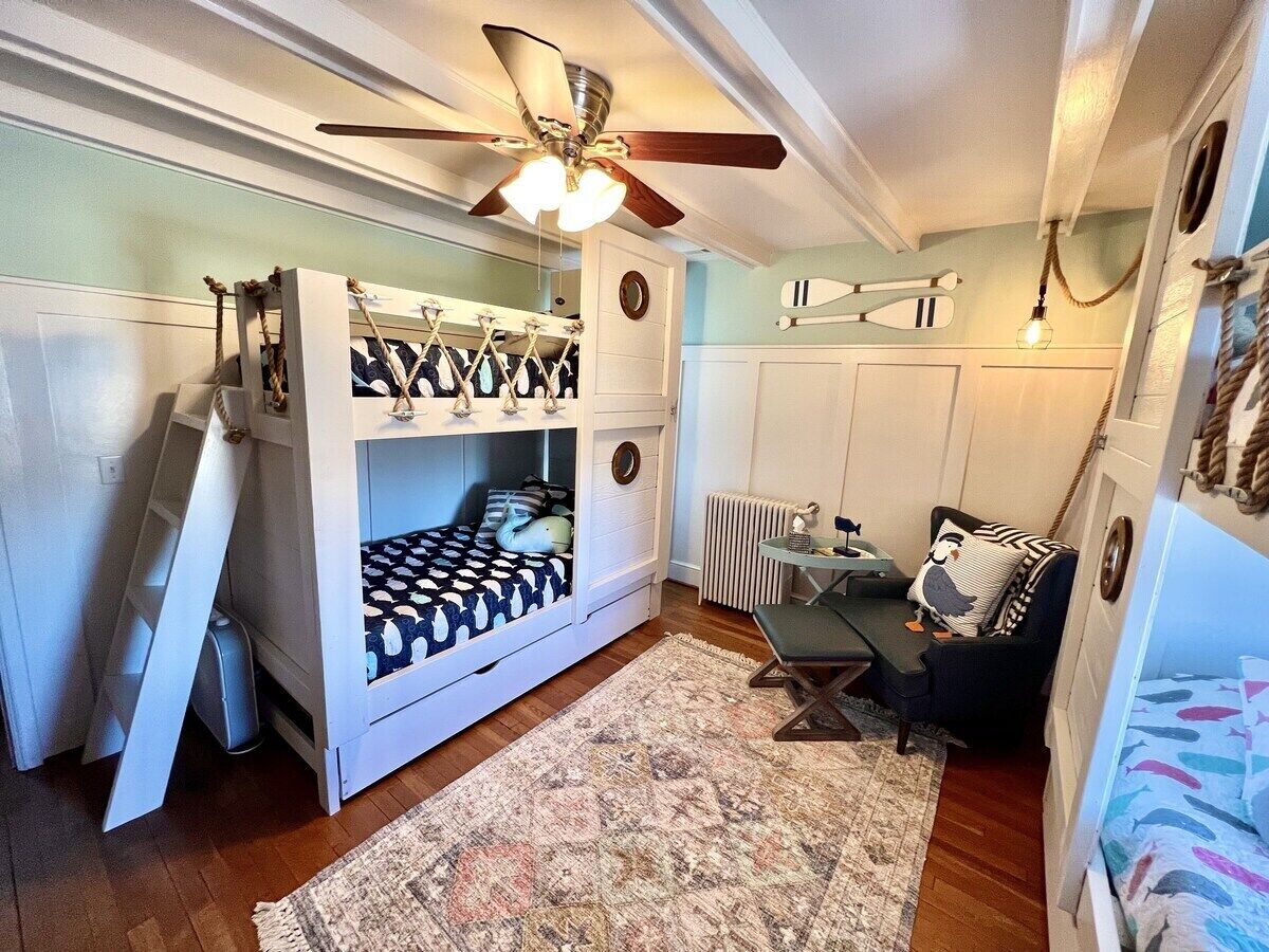 Game Barn! Next to Central Park! 2 Blocks 2 Beach/Resturants/Shops