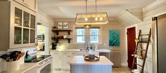 Game Barn! Next to Central Park! 2 Blocks 2 Beach/Resturants/Shops