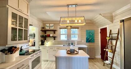 Game Barn! Next to Central Park! 2 Blocks 2 Beach/Resturants/Shops