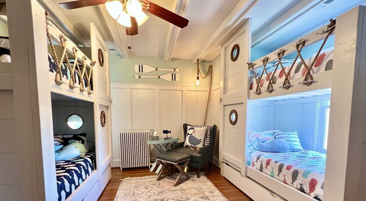 Game Barn! Next to Central Park! 2 Blocks 2 Beach/Resturants/Shops