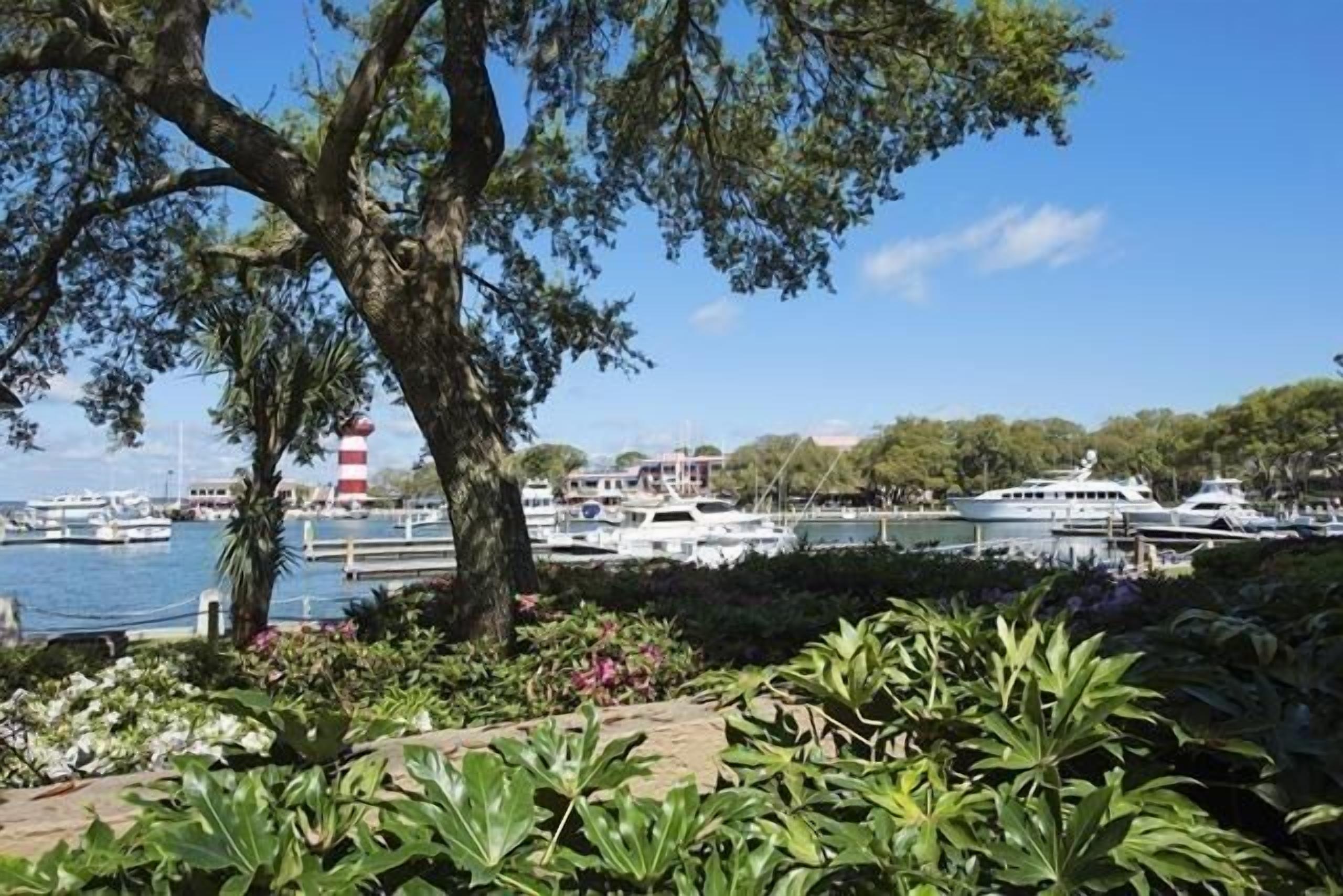 Luxurious 3-Bdrm Duplex Villa w/ Private Patio steps from center of Harbour Town