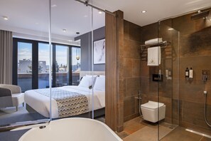 Executive Double Room | Bathroom | Eco-friendly toiletries, hair dryer, bathrobes, slippers - Clocks Hotel Tbilisi (Tbilisi)