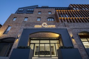 Property entrance - Clocks Hotel Tbilisi (Tbilisi)