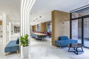 Lobby sitting area - Clocks Hotel Tbilisi (Tbilisi)