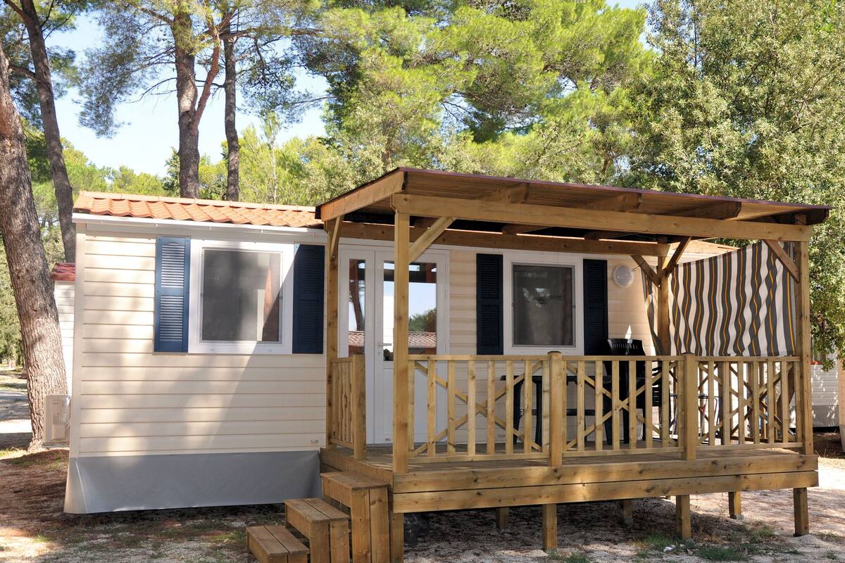 Cabin | Hypo-allergenic bedding, laptop workspace, free WiFi