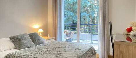 1 chambre, fer et planche à repasser, Wi-Fi gratuit, draps fournis