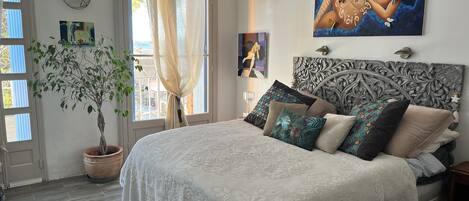 5 soverom, skrivebord, strykejern/-brett og wi-fi