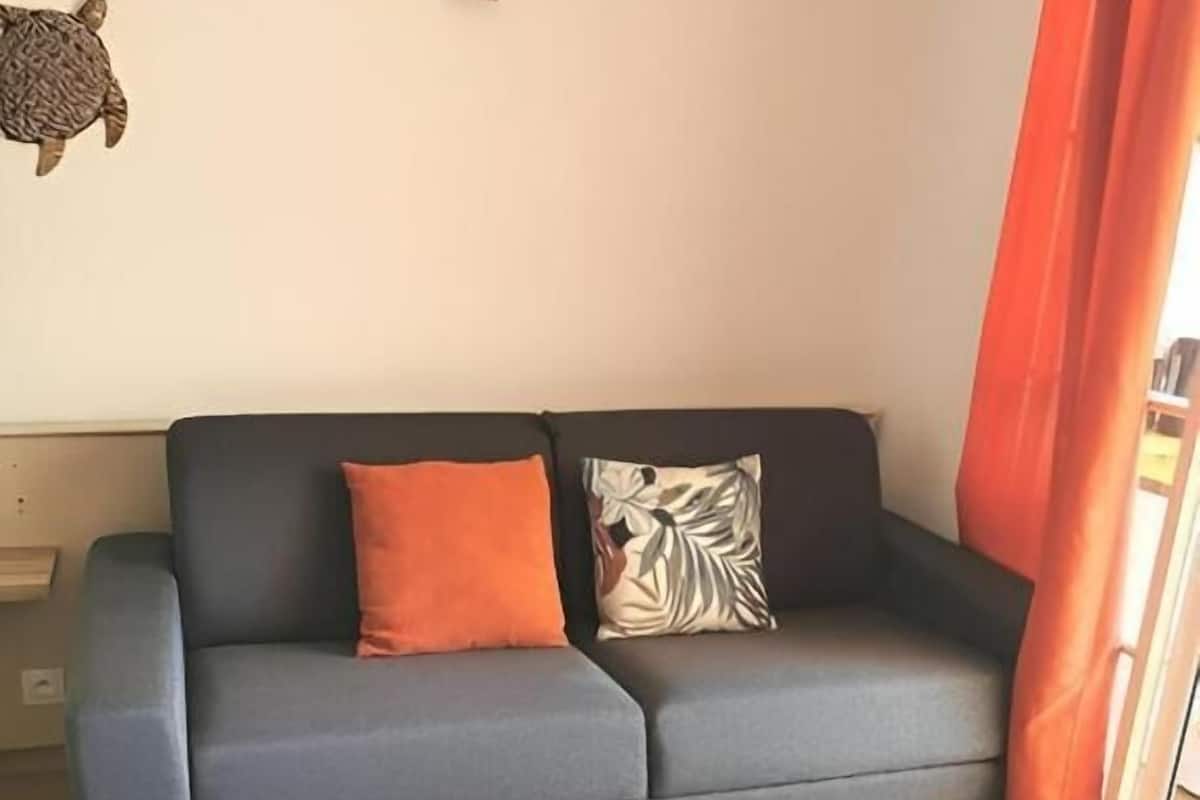 Laptop workspace, blackout drapes, cribs/infant beds, free WiFi