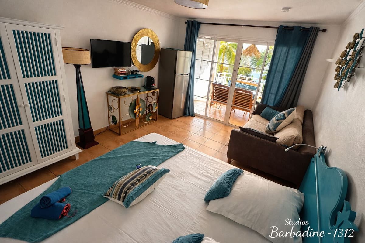 Laptop workspace, blackout drapes, cribs/infant beds, free WiFi