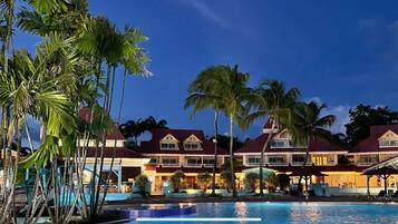 1 sovrum, arbetsyta för laptop, mörklÀggningsgardiner och barnsÀngar