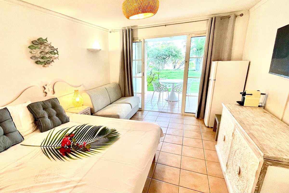 Estudio exclusivo, con acceso para personas discapacitadas, vista a la playa (Aouara 1303) | Espacio para trabajar con laptop, cortinas blackout y cunas