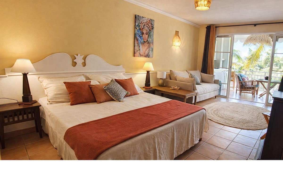 Laptop workspace, blackout drapes, cribs/infant beds, free WiFi