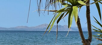 Casa Abeja - mountain and sea views / saltwater pool 5 min to the sea / mountains