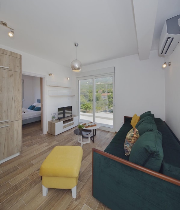 Appartamento Standard, 1 camera da letto, balcone | 1 camera, con stile personalizzato, una scrivania, postazione laptop