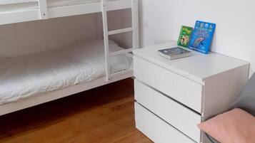 2 Schlafzimmer, Bügeleisen/Bügelbrett, Reisekinderbett, kostenloses WLAN
