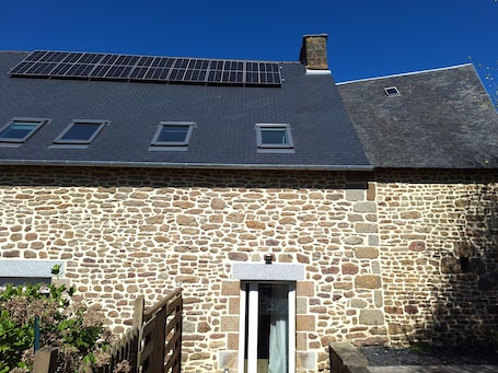 Exterior. Country house - Au Lutin Pommé