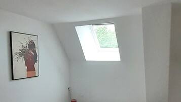 2 slaapkamers, een strijkplank/strijkijzer, reisbedje, gratis wifi