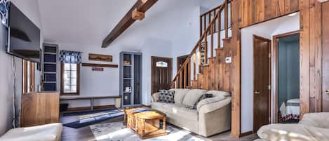 Fernseher, DVD-Player, Bücher