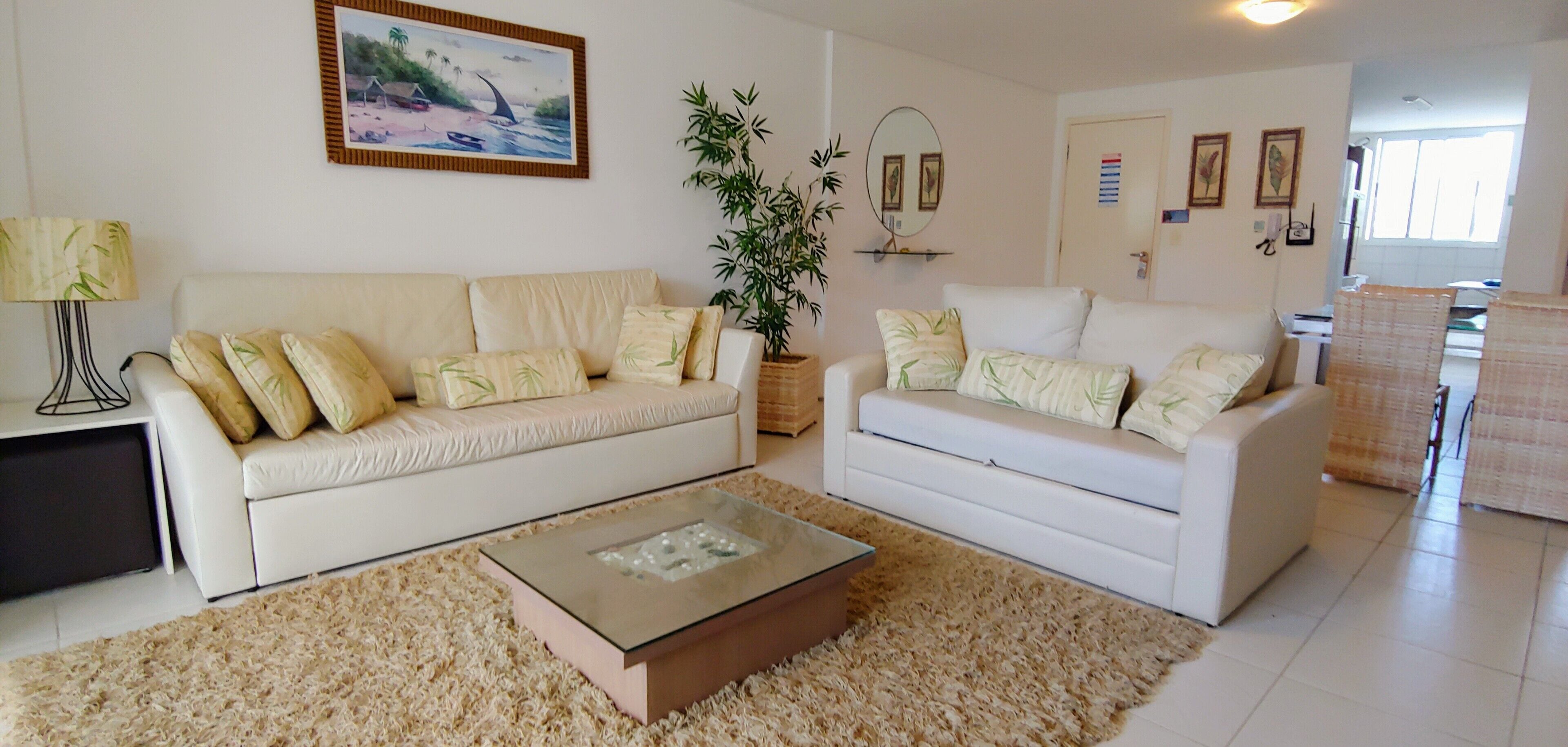 Appartement | Woonkamer | Een 32-inch lcd-televisie met digitale zenders en televisie