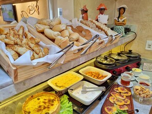 Free daily buffet breakfast  - Atlantic Palace Family inn (Aquiraz)