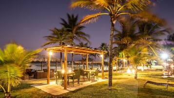 Khu ẩm thực ngoài trời