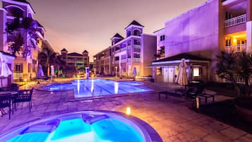 Bồn tắm spa ngoài trời