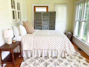 3 bedrooms, desk, iron/ironing board, free WiFi