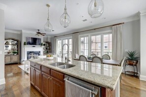 Interior - Luxury Bay Street Condo featuring Dual King Suites (Savannah)