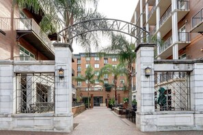 Exterior - Luxury Bay Street Condo featuring Dual King Suites (Savannah)