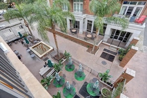 Outdoor dining - Luxury Bay Street Condo featuring Dual King Suites (Savannah)