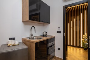 Frigobar, tetera/pava eléctrica