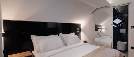 Chambre luxueuse, plusieurs chambres, face à la mer | Literie hypoallergénique, bureau, fer et planche à repasser