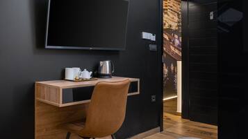 Luksushuone, useita makuuhuoneita, meren rannalla | Allergiatestatut vuodevaatteet, työpöytä, silitysrauta/-lauta