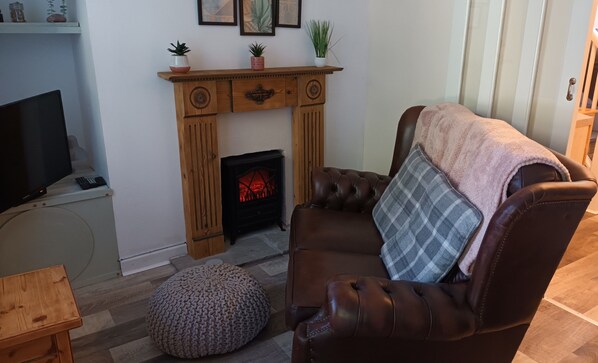 Smart TV, fireplace, DVD player