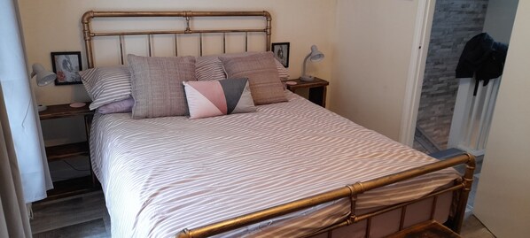 1 chambre, fer et planche à repasser, accès au Wi-Fi (inclus)