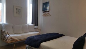 4 bedrooms, iron/ironing board, travel cot, free WiFi