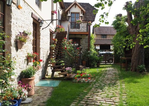 Besharat Gallery & Museum