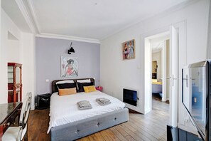 2 bedrooms, iron/ironing board, free WiFi, bed sheets - Opera Chic : a unique 2 bedrooms apartment in the heart of Paris (Paris)