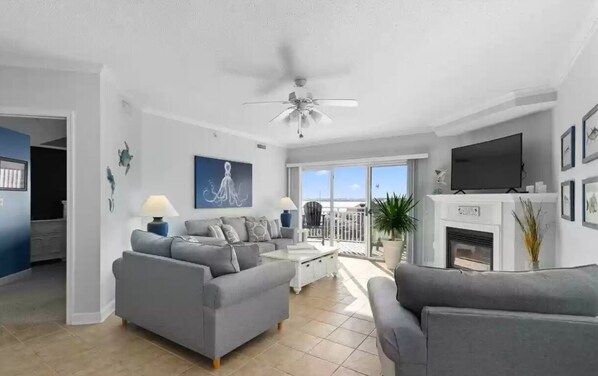 Smart TV, fireplace