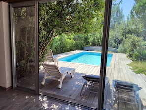 A glass door leading to a wooden deck with a pool and lounge chairs. - CHARMING VILLA WITH PRIVATE POOL - Special Summer 2026 Discount (Allauch)
