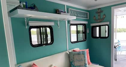 The Gigi - A Mermaid Houseboat on Lake James