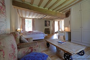 7 Schlafzimmer, Reisekinderbett, kostenloses WLAN, Bettwäsche