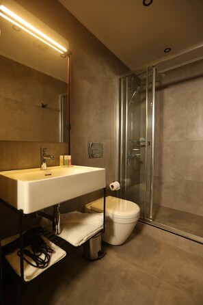 City Twin Room | Bilik Mandi | Pancuran mandi, kelengkapan dandanan diri percuma, pengering rambut 