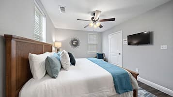 3 bedrooms, desk, iron/ironing board, travel crib